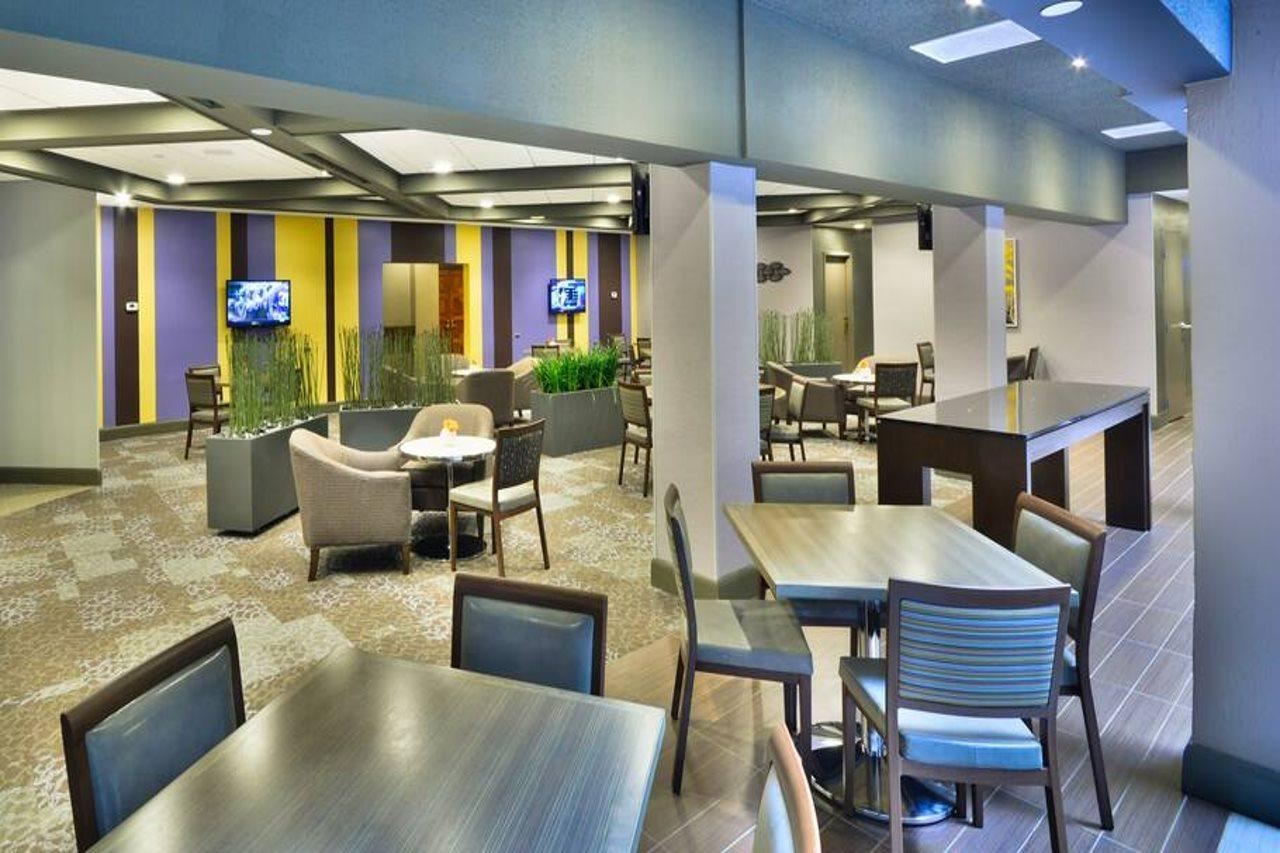 Embassy Suites By Hilton Denver Central Park Kültér fotó