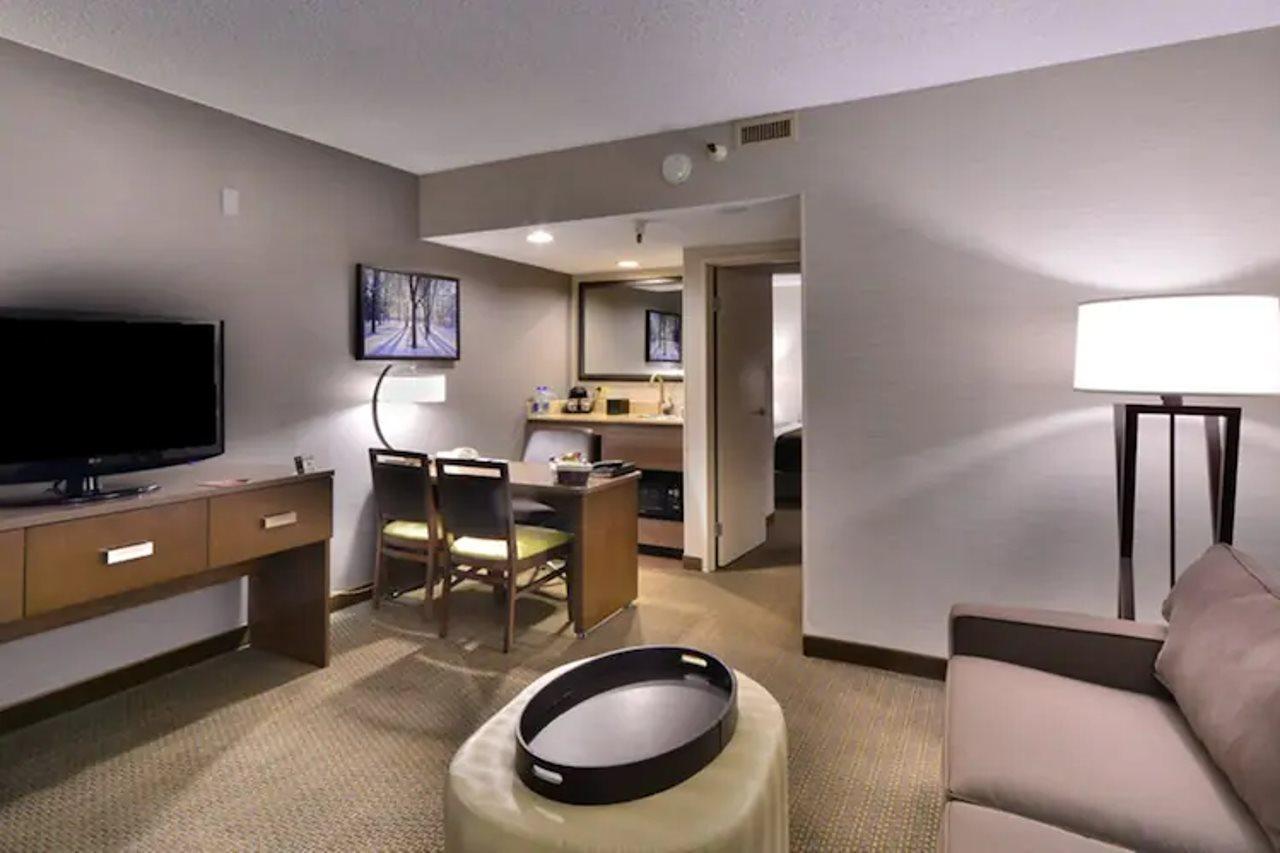 Embassy Suites By Hilton Denver Central Park Kültér fotó