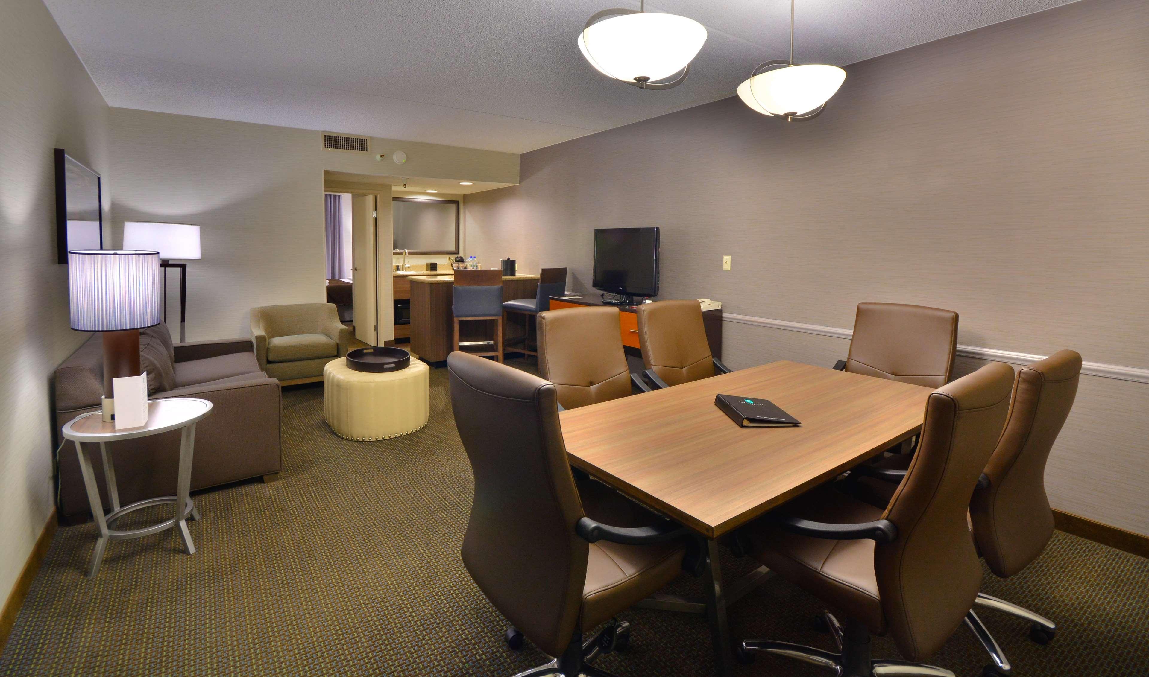 Embassy Suites By Hilton Denver Central Park Szoba fotó