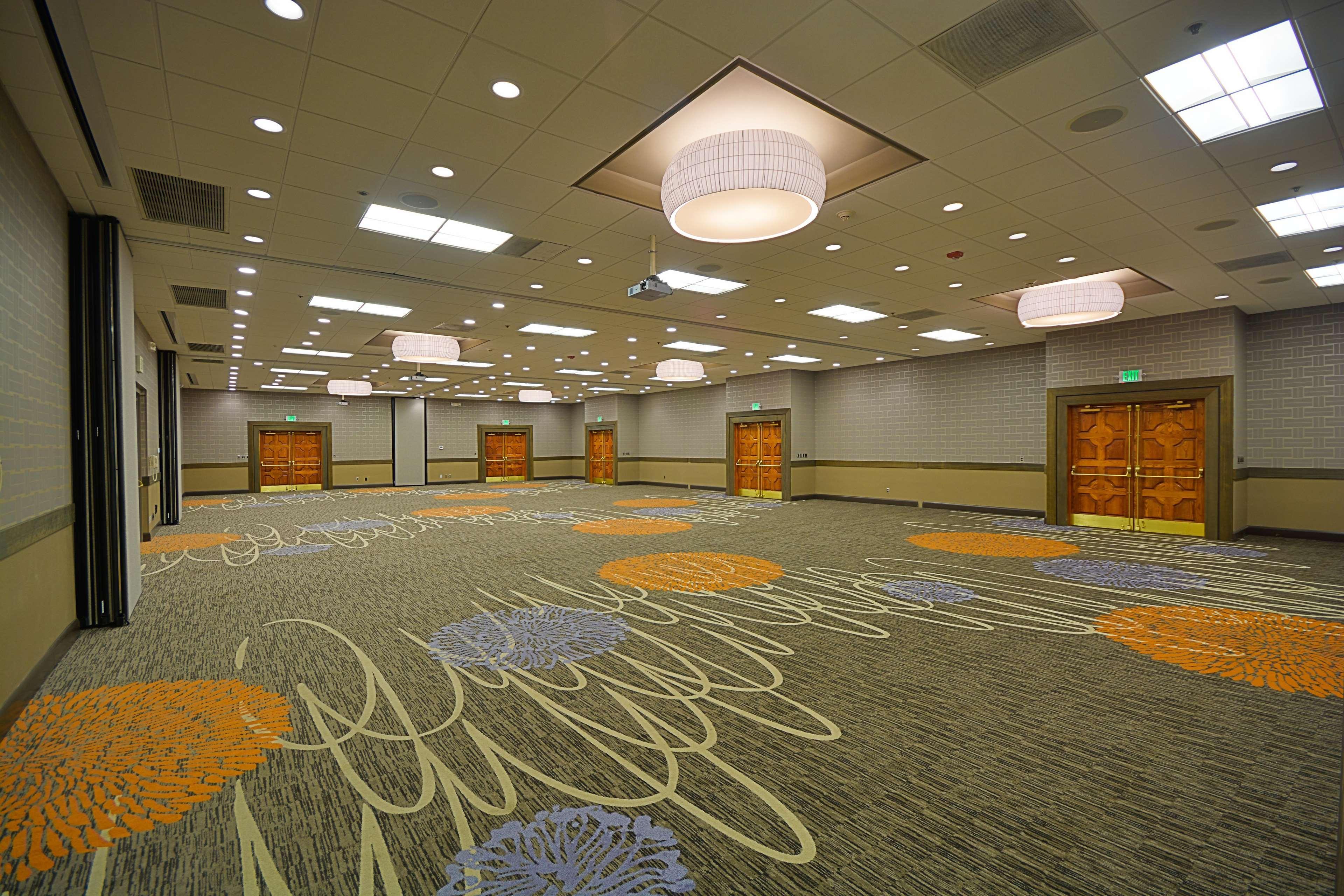 Embassy Suites By Hilton Denver Central Park Üzleti fotó