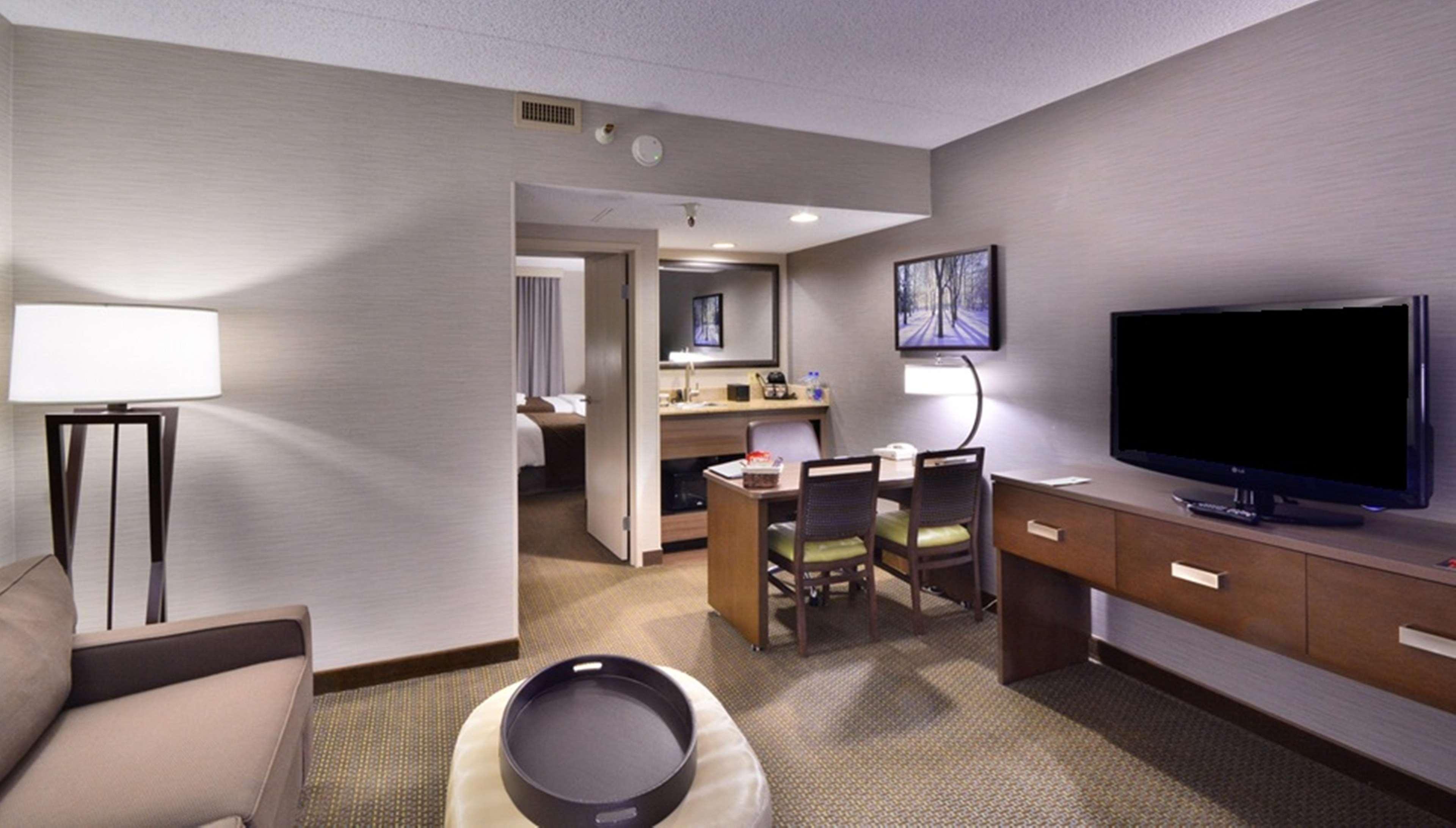 Embassy Suites By Hilton Denver Central Park Kültér fotó