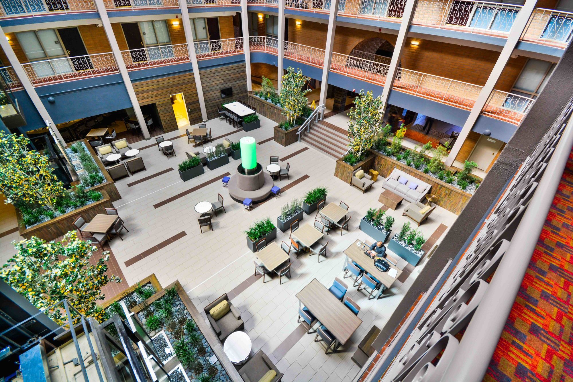 Embassy Suites By Hilton Denver Central Park Beltér fotó