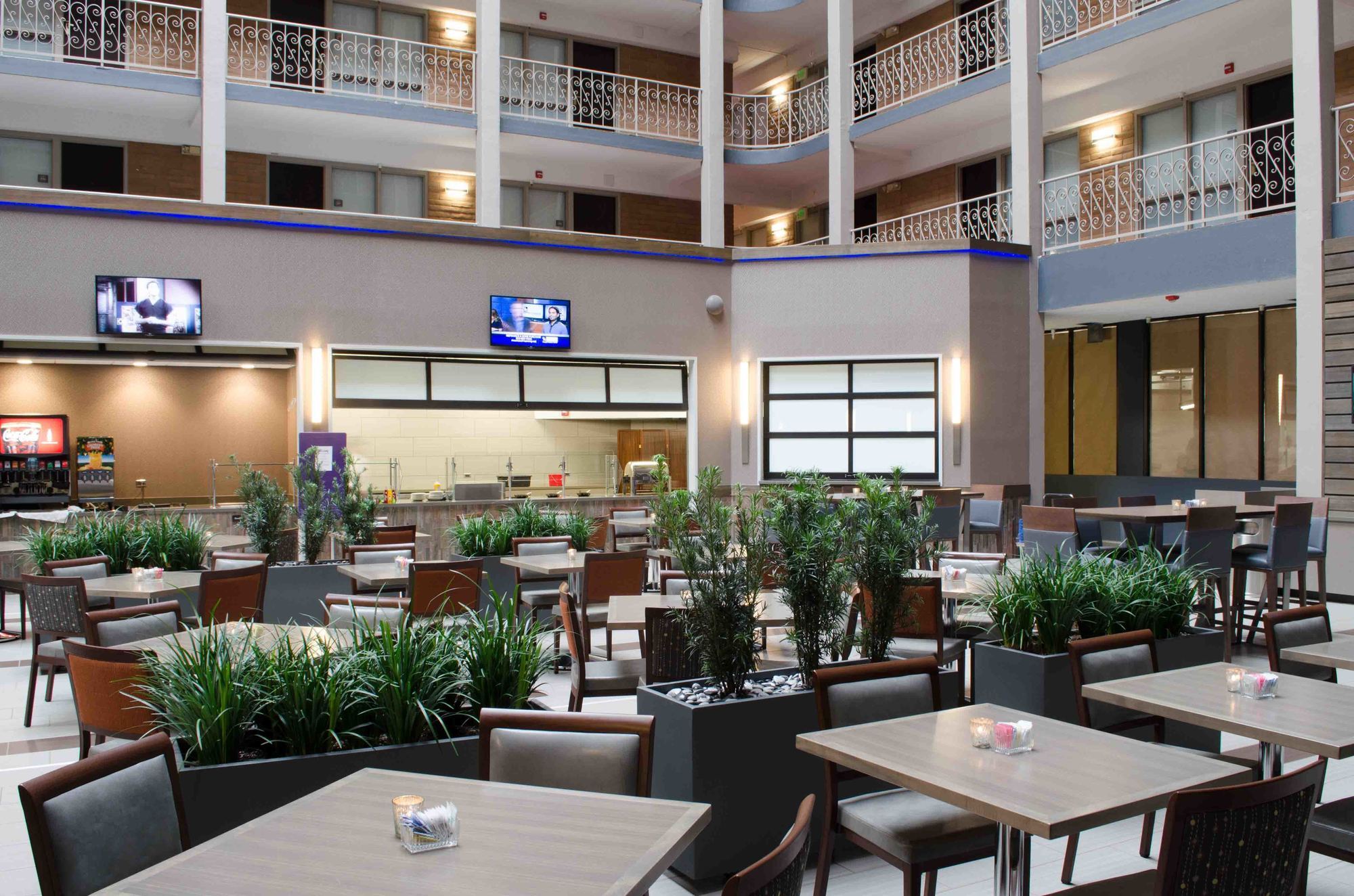 Embassy Suites By Hilton Denver Central Park Étterem fotó