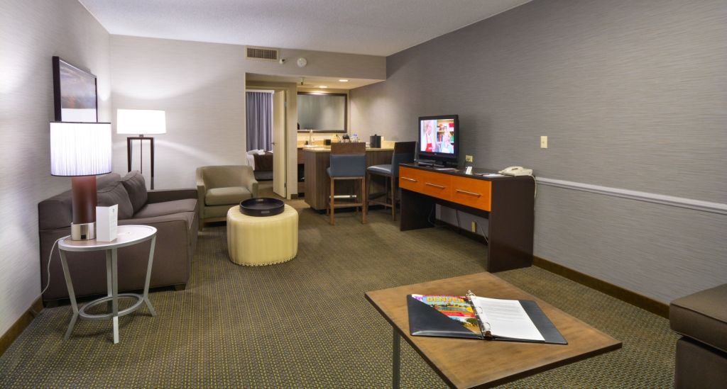 Embassy Suites By Hilton Denver Central Park Szoba fotó