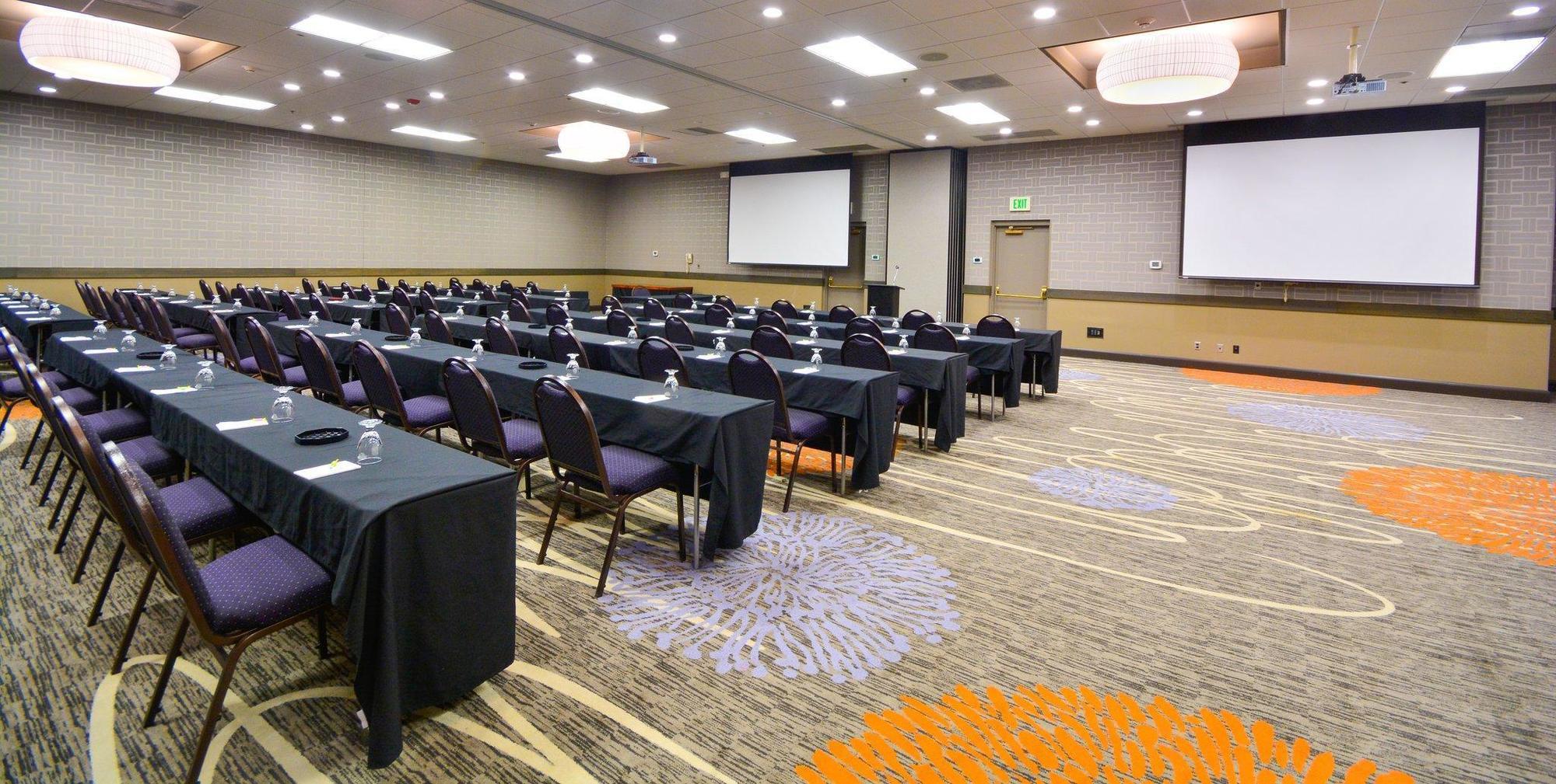 Embassy Suites By Hilton Denver Central Park Üzleti fotó
