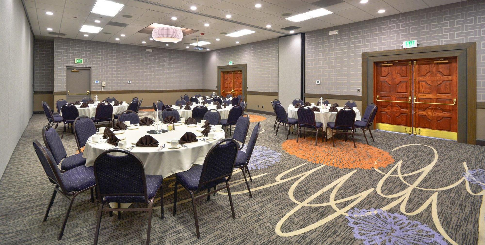 Embassy Suites By Hilton Denver Central Park Üzleti fotó