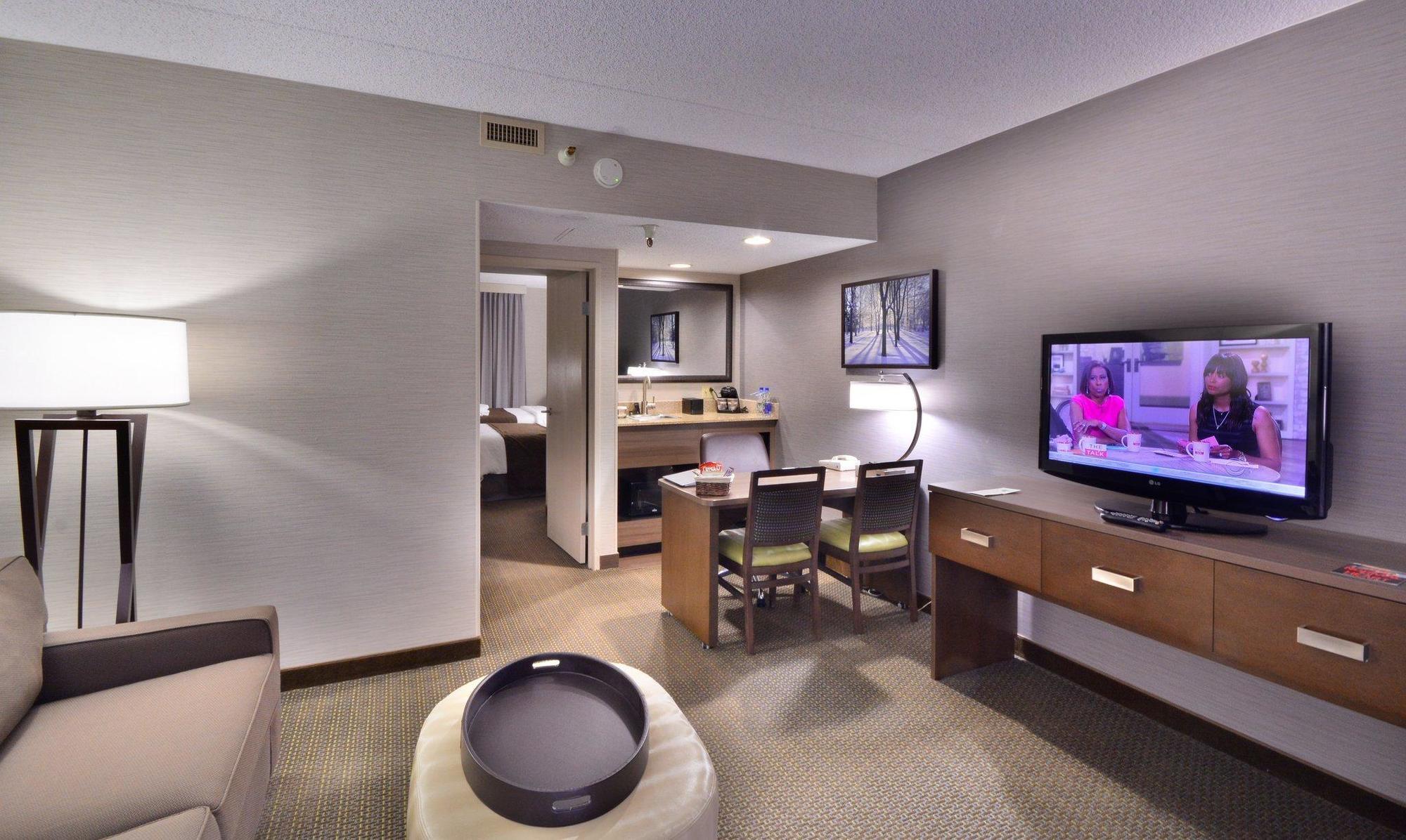 Embassy Suites By Hilton Denver Central Park Szoba fotó