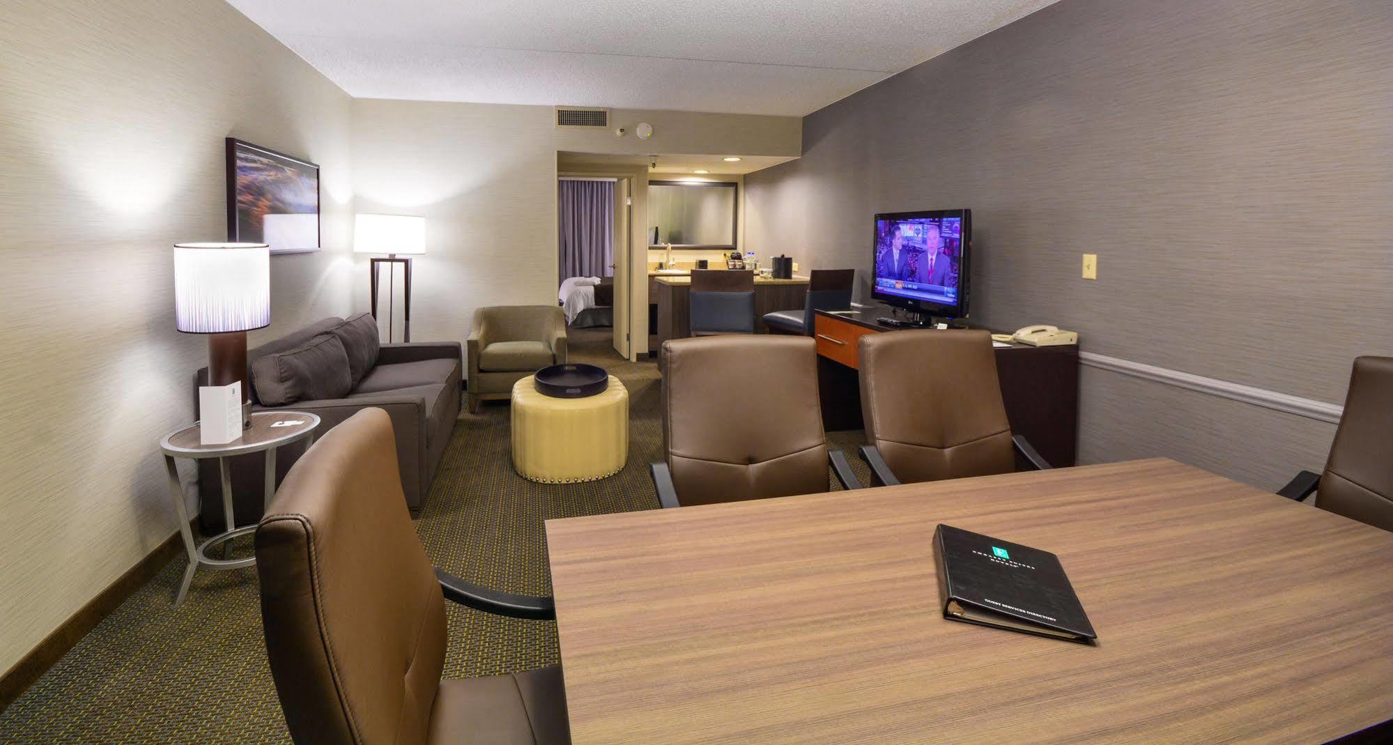 Embassy Suites By Hilton Denver Central Park Szoba fotó