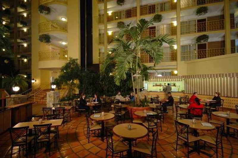 Embassy Suites By Hilton Denver Central Park Kültér fotó